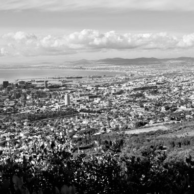Güney Afrika cape town şehir manzarası içinde tablo dağ gökyüzü okyanus ve ev