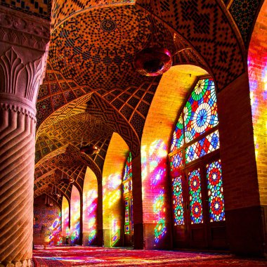 İran renklerde--dan pencere eşiği