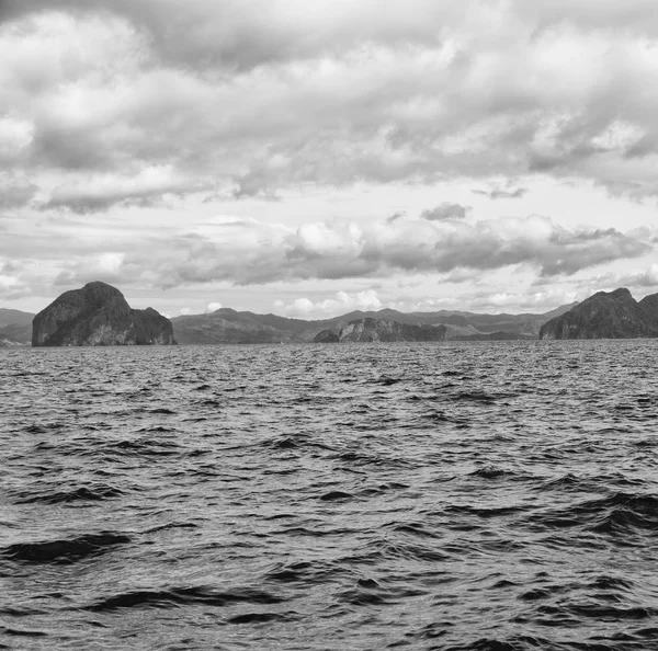 Una vista desde el barco y el océano Pacífico —  Fotos de Stock