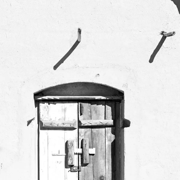 İran eski ahşap kapı — Stok fotoğraf