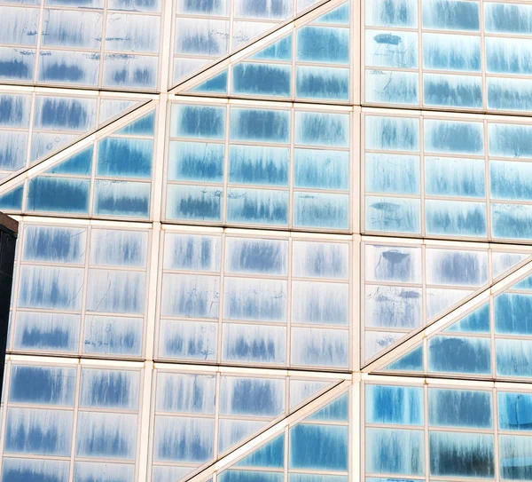 In Südafrika altes Fenster im Stadtzentrum — Stockfoto