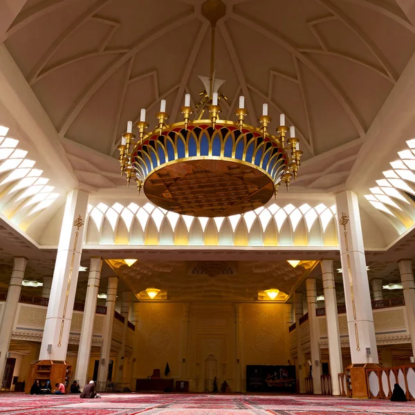 İran'da eski antika cami içinde 