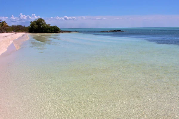 Isla contoy arena en escarcha y ola de día — Foto de Stock