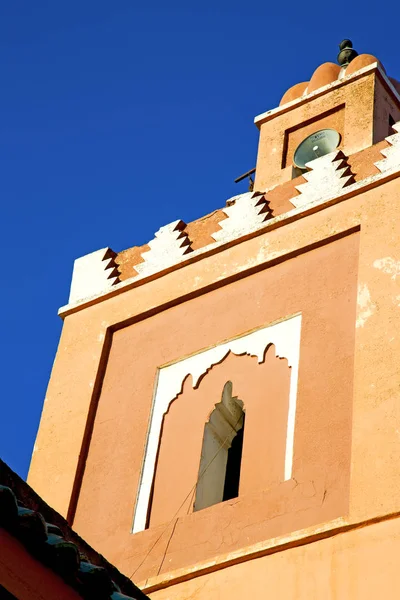 Moslim in Marokko Afrika minaret religie en blauwe hemel — Stockfoto