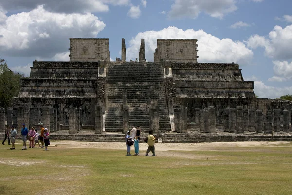 Pessoas Ângulo Selvagem Templo Chichen Itza Tulum México — Fotografia de Stock
