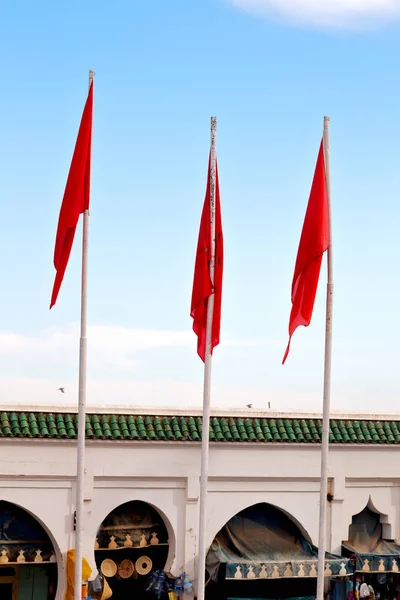 Размахивая Флагом Голубом Небе Тунисский Цвет Стены Волны — стоковое фото