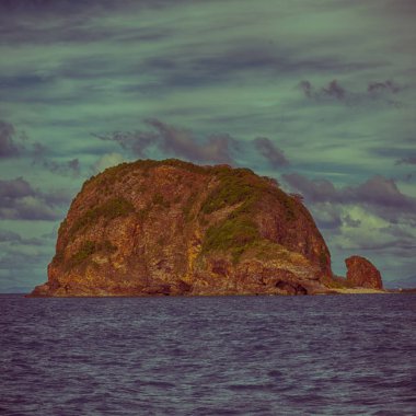 bir tekne güzellikler kıyı şeridi deniz ve rock 