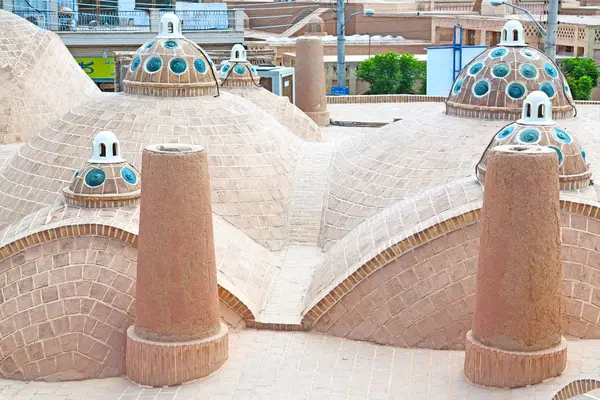 İran'da eski binanın çatı 