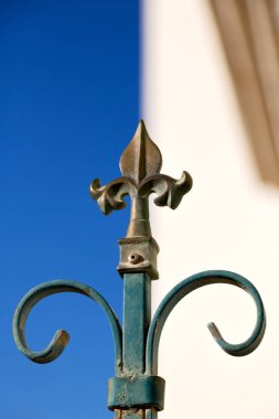 gökyüzünde potansiyel bir demir çit