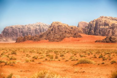 Çölde kum ve dağ macera hedef