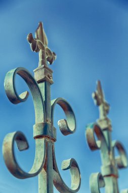 gökyüzünde potansiyel bir demir çit