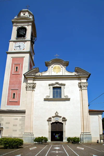 Fal és a templom tornya bell tradate — Stock Fotó