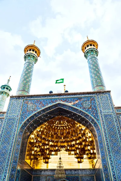 İran ve eski antika Camii minaresi