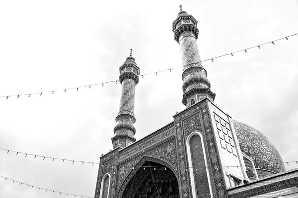 In minareto irano e antica moschea — Foto Stock