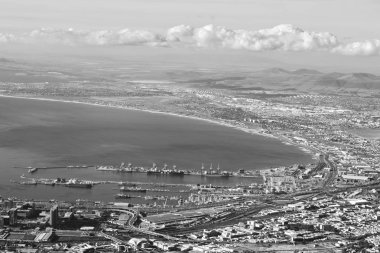 Güney Afrika cape town şehir manzarası tablo dağ gökyüzü okyanus ve evden bulanıklık