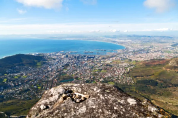 模糊在南非开普镇城市天际线从表山天空海洋和房子 — 图库照片