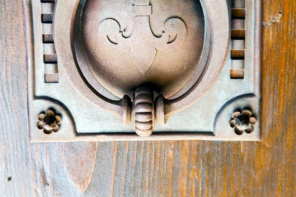 Castellanza borrão lombardia abstrato cortina madeira cruz — Fotografia de Stock