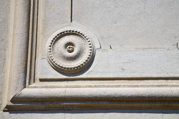圆圈花纹的海绵仑诺伦巴第意大利复兴墙 — 图库照片