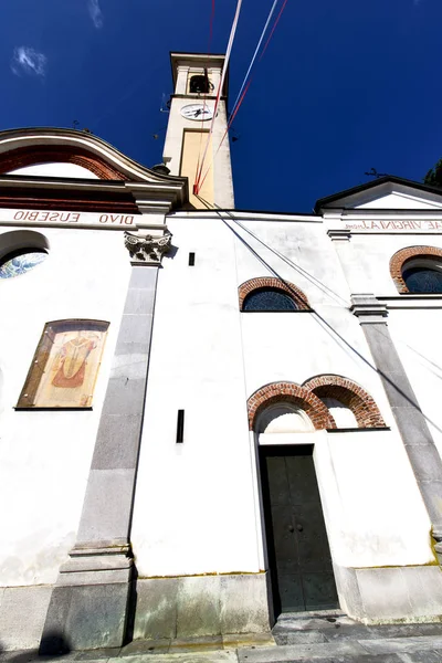 Caiello 的旧教堂封闭砖塔人行道上意大利伦巴第大区 — 图库照片