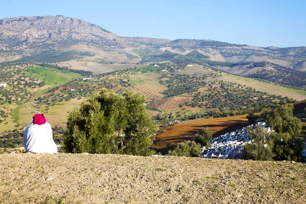 Desde lo alto de la aldea mujer — Foto de Stock