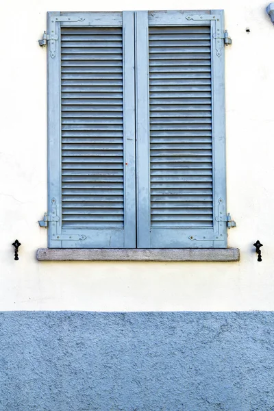 Szürke ablak viladosia vak, a konkrét — Stock Fotó