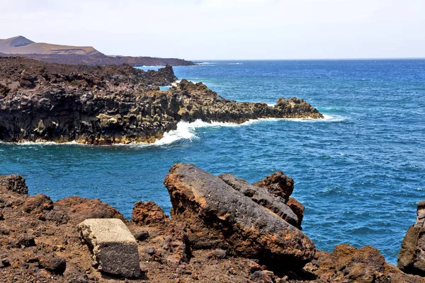 Hervideros brown rock white coast lanzarote spain — стоковое фото