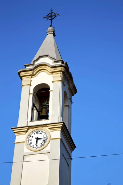 見る: ゴルラ イタリア壁と教会の塔 — ストック写真