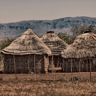  Lesotho sokak köyde avlu yakınındaki