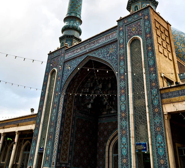 Em iran e antigo antigo minarete mesquita — Fotografia de Stock