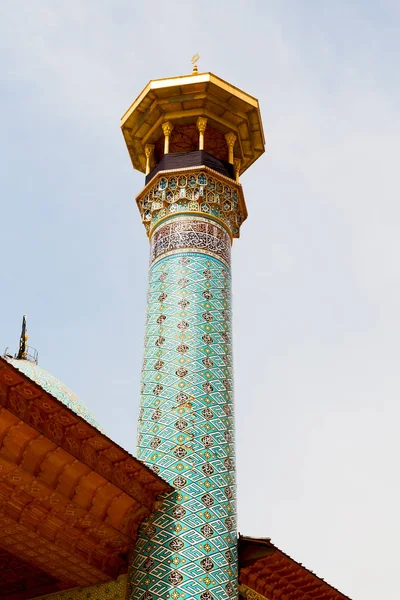 In iran minareto vicino al cielo — Foto Stock