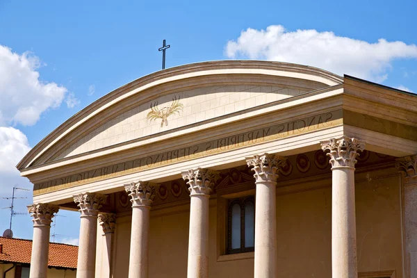 In    olona varese  the old wall  church and column — Stock Photo, Image