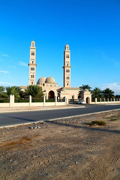 Minaret Vallás Tiszta Égen Oman Muscat Régi Mecset — Stock Fotó