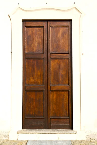 Em r um freio de porta fechou a madeira metálica italy lombardia — Fotografia de Stock