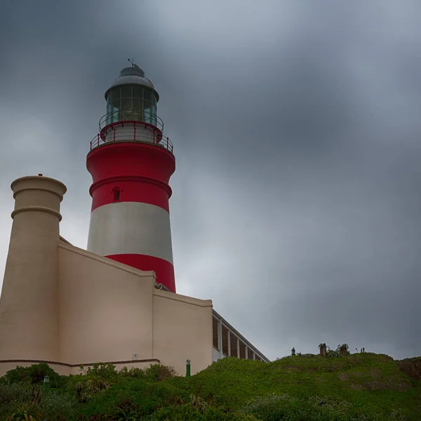 I Sydafrika kustlinje och fyren — Stockfoto