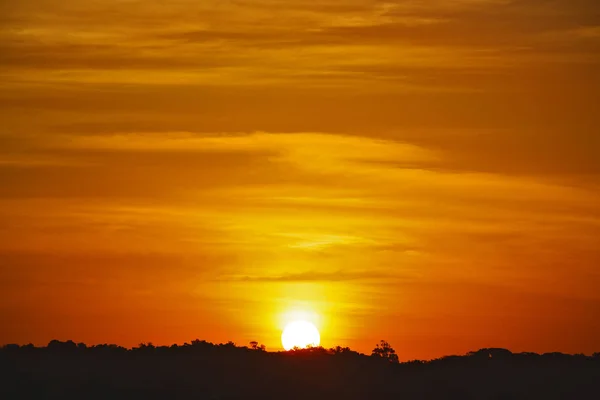 En Sudáfrica puesta de sol roja en la nube — Foto de Stock