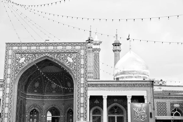 Em iran e antigo antigo minarete mesquita — Fotografia de Stock