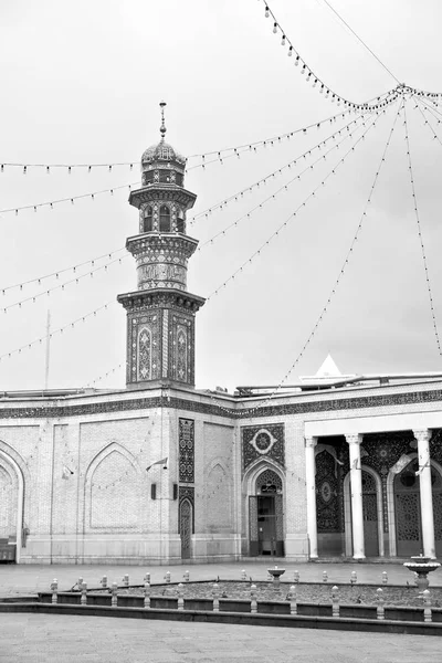 İran ve eski antika Camii minaresi — Stok fotoğraf