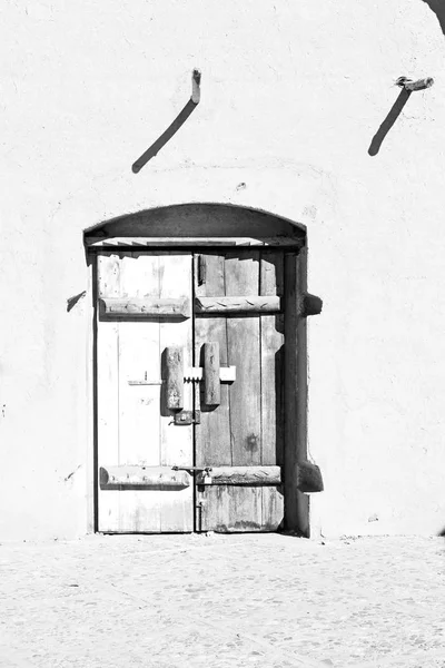 En iran vieja puerta de madera — Foto de Stock