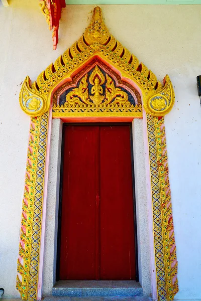 Kho samui bangkok   thailand incision of   gold  temple — Stock Photo, Image