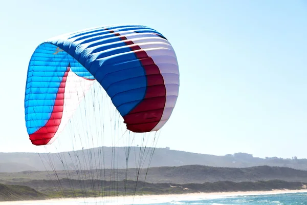 在天空中的风筝冲浪颜色 — 图库照片