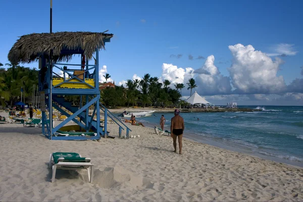 Lifeguard chair cabin in republica dominicana  rock stone — Stock Photo, Image