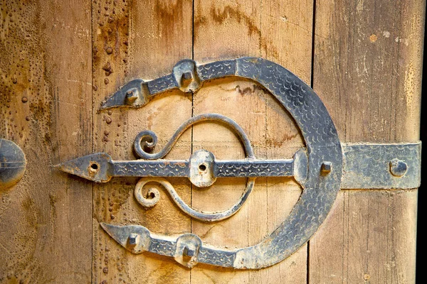 Morocco Knocker Africa Old Wood Facade Home Rusty Safe Padlock — Stock Photo, Image