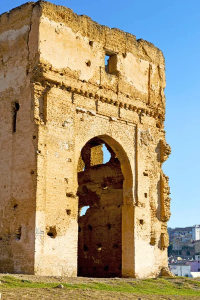 Vieille ruine dans la construction brune africa marocco et ciel près — Photo
