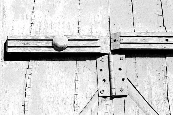 In oman antico ingresso porta e maniglia decorativa per backgr — Foto Stock