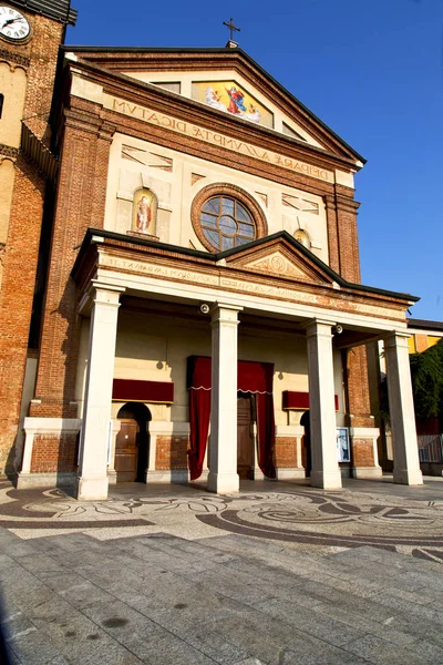 Vecchia Chiesa Torre Mattoni Sul Marciapiede Parabiago Lombardia Italia — Foto Stock