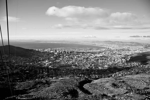 在南非开普镇城市天际线从桌山 — 图库照片