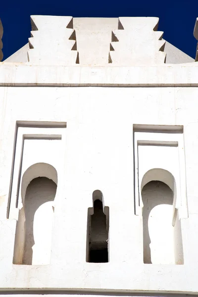 Het symbool van de geschiedenis in Marokko en de blauwe hemel — Stockfoto