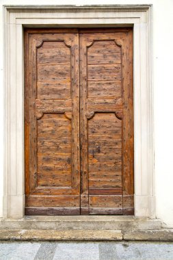 eski castronno soyut İtalya'da eski duvar ve kilise kapısı  