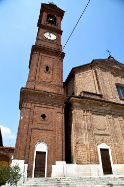 kaldırım üzerinde kule eski kilise ve tuğla bari, Lombardiya, İtalya