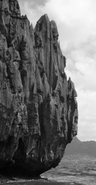  Tekne ve Pasifik Okyanusu görünümünden